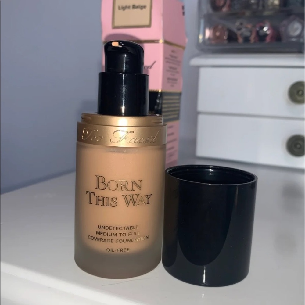 Too faced foundation - Picture 3 of 4